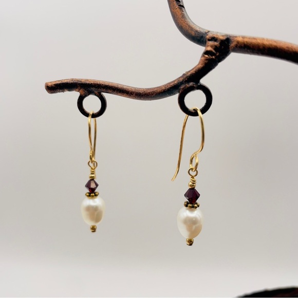 Handmade Gold Wire Garnet & Freshwater Pearl Drop Earrings - Picture 4 of 6